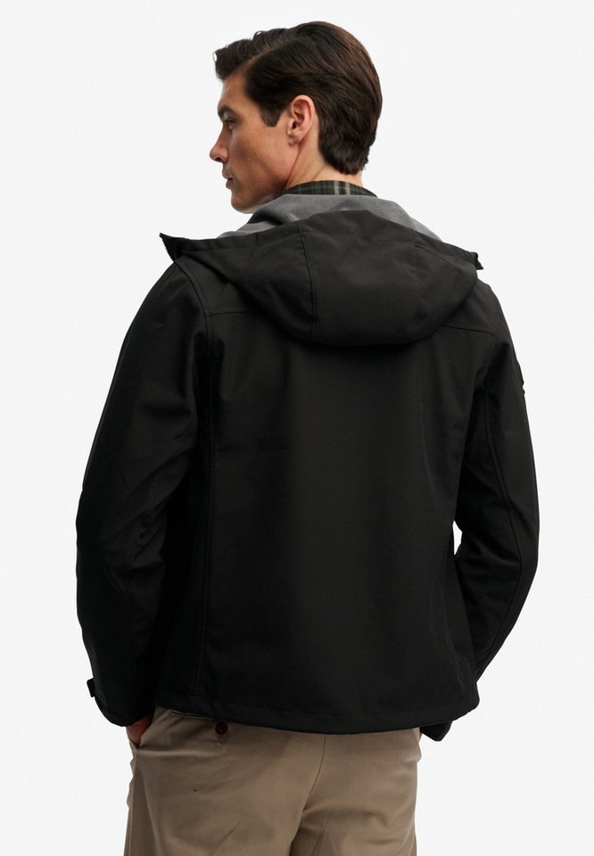 Superdry Outdoorjacke HOODED SOFTSHELL TREKKER JKT mit Materialmix aus Polyester und Elasthan, Relaxed Fit