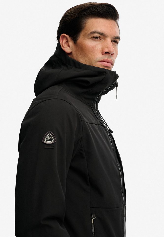 Superdry Outdoorjacke HOODED SOFTSHELL TREKKER JKT mit Materialmix aus Polyester und Elasthan, Relaxed Fit Bild 3