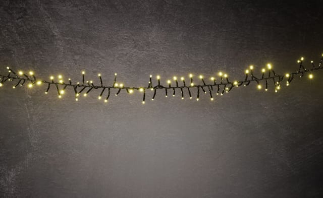 TrendLine LED-Lichterkette Cluster Außen 4,5 m warmweiß-schwarz mit Timer, Dimmer Lichterketten