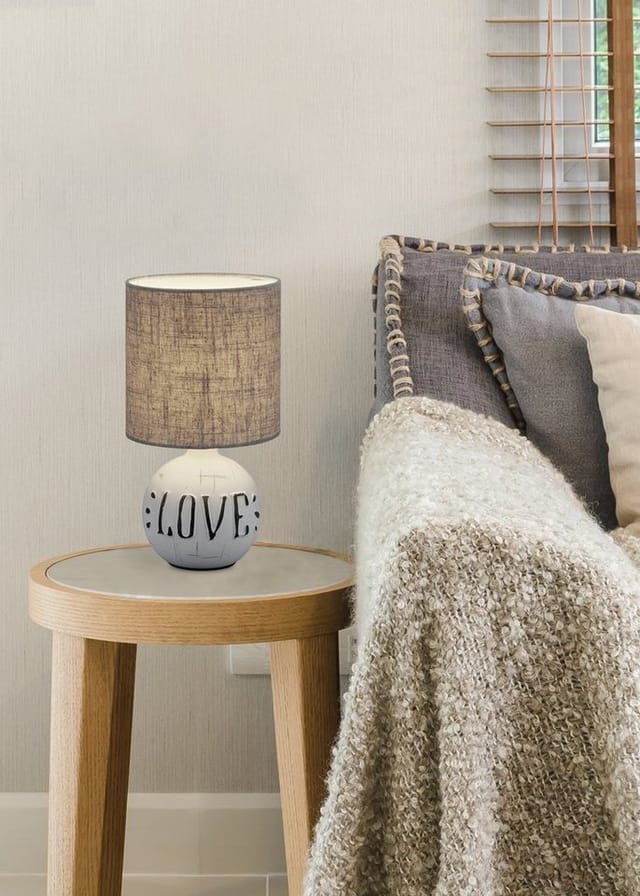 Tischleuchte esna Keramik-Sockel Schriftzug love Stoffschirm Braun, Höhe 31cm