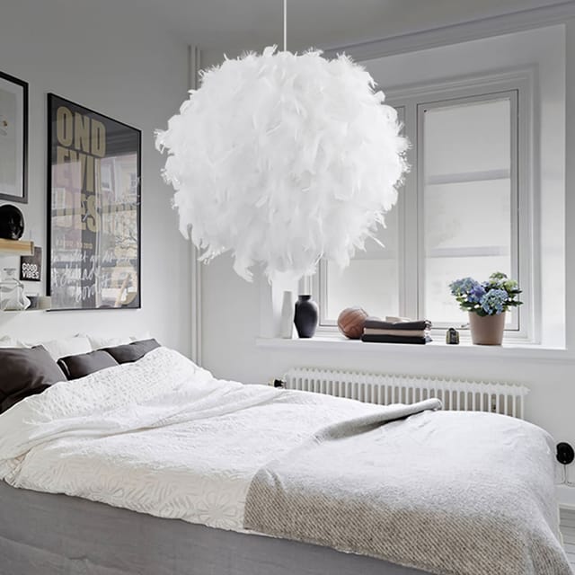 Pendelleuchte Weiß, 1 Flammig Moderne Kronleuchter, Romantisch Hängelampe mit Ø30cm Feder Lampenschirm E27 Lampenfassung