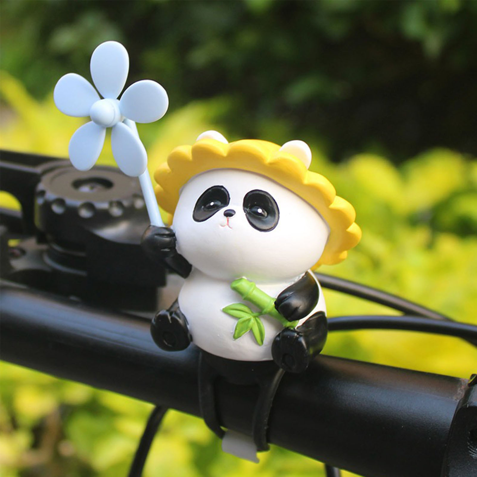 Niedlicher Auto- Oder Motorradaufkleber Mit Panda, Windmühle Und Bambuslibelle. Das Ideale Geschenk Für Deine Beste Freundin/deinen Besten Freund.
