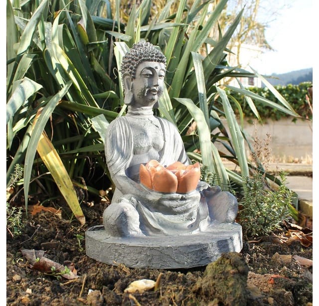 Buddha Dekoleuchte für den Garten - led Solarbeleuchtung aus Kunststoff