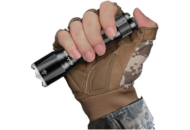 FENIX LED-Taschenlampe TK16 V2.0, Akkubetrieb, schwarz