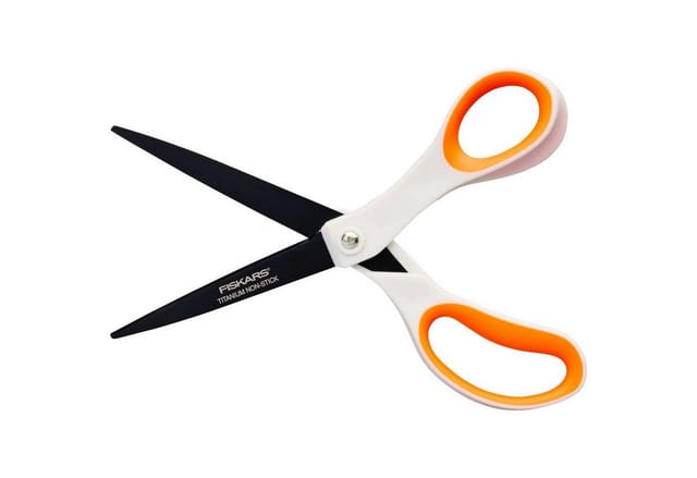 Titan-Antihaft-Schere, Rechtshänder, 21 cm FISKARS
