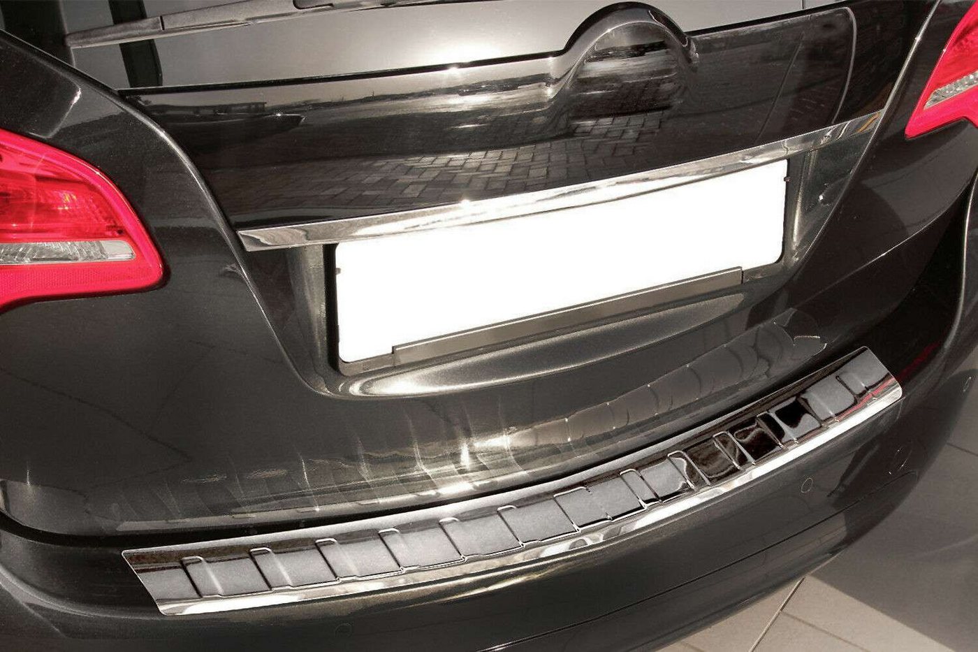 RECAMBO Ladekantenschutz für OPEL MERIVA B, 2010-2017 Stoßstangenschutz, V2A rostfrei, Exklusive Optik, praktischer Schutz & perfekte Passform