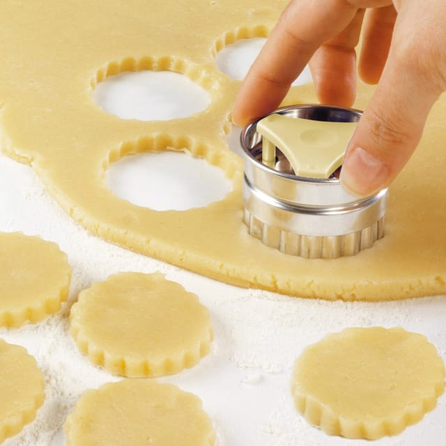 Zenker - Linzer-Ausstecher 4-teiliges Set Ausstechform Blume Stern Herz Plätzchen
