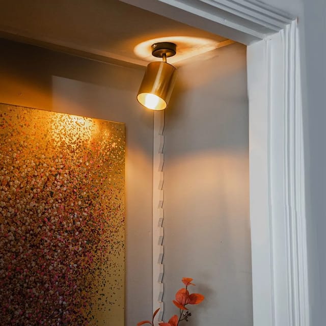 Moderner Deckenspot schwarz mit Gold - Lofty