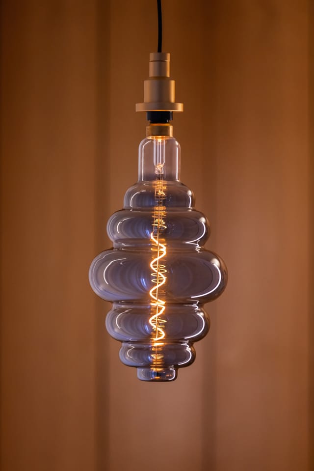 Osram - Vintage 1906 LED-Lampe mit Smoke-Tönung, 4,8W, 100lm, Bienenstock-Form mit 200mm Durchmesser & E27-Sockel, warmweiße Lichtfarbe, dimmbares