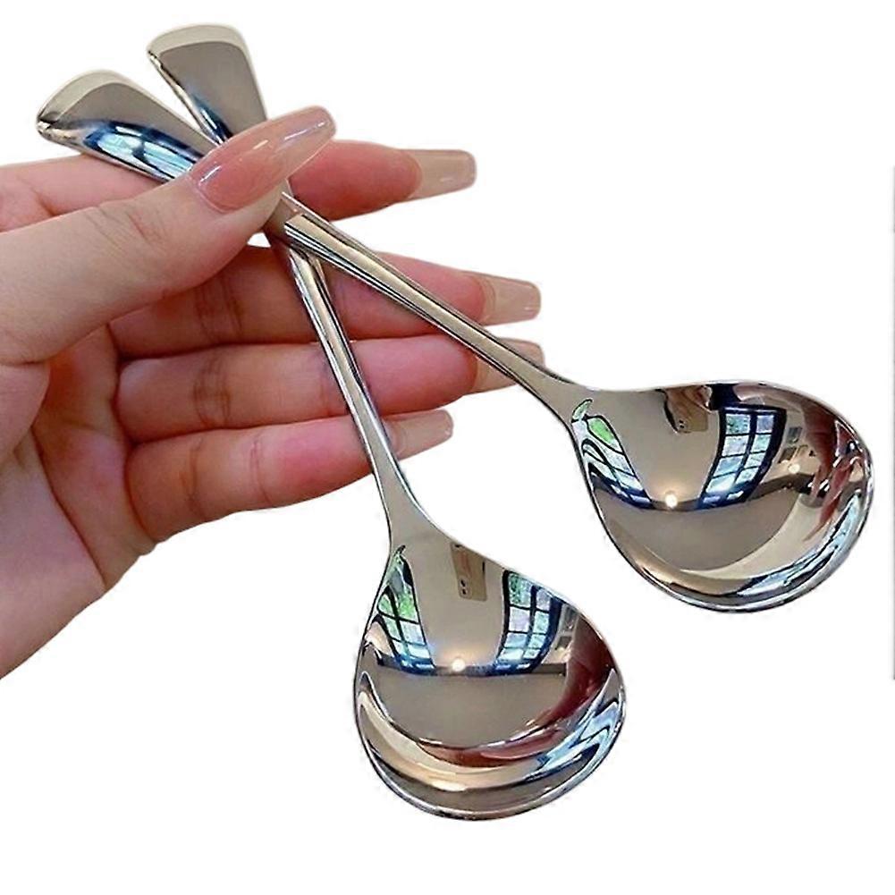 Dicker Suppenlöffel Aus Edelstahl Mit Langem Griff, Ein Unverzichtbares Küchenutensil.
