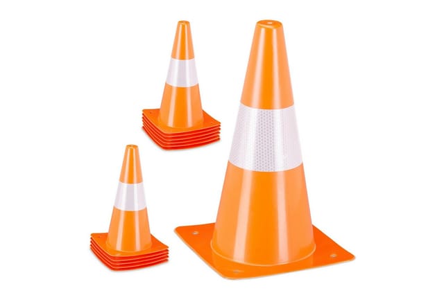 Pylonen 12er Set, Fußball, Hundetraining, Markierungskegel 31 cm, reflektierende Verkehrshütchen, orange - Relaxdays