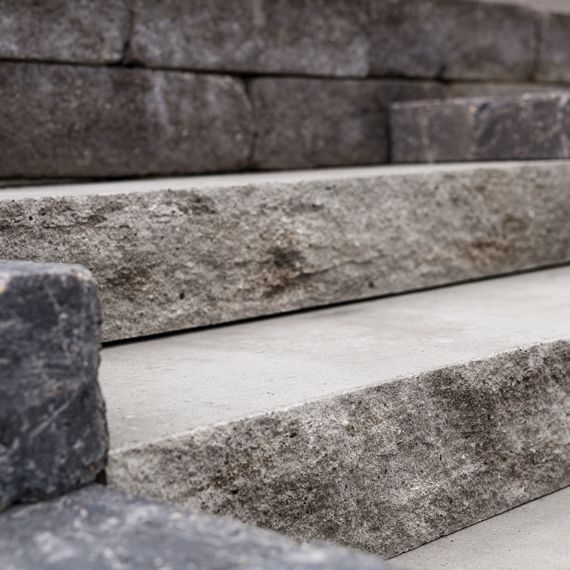 Diephaus Blockstufe 'T-Stair Quarry' weiß/schwarz 112,5 x 34,5 x 15 cm Bild 2