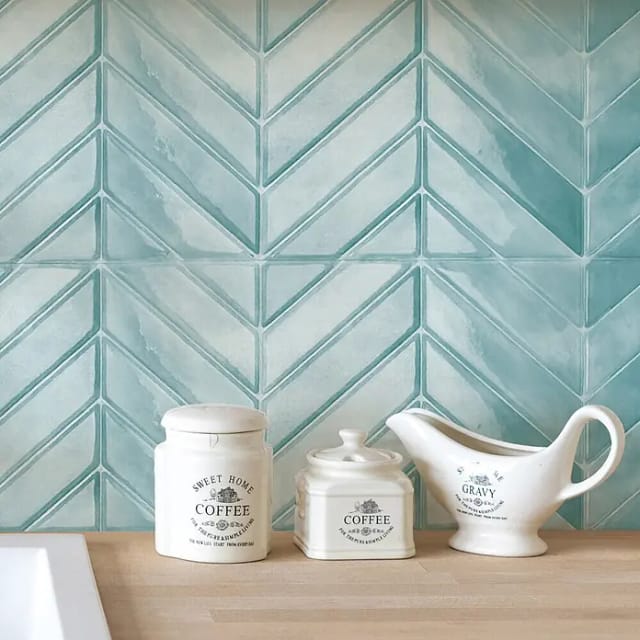 Selbstklebende Wandfliesen x4, 29,03x22,86cm - Smart Tiles Chevron Taby Dekorationsaufkleber für Bad & Küche