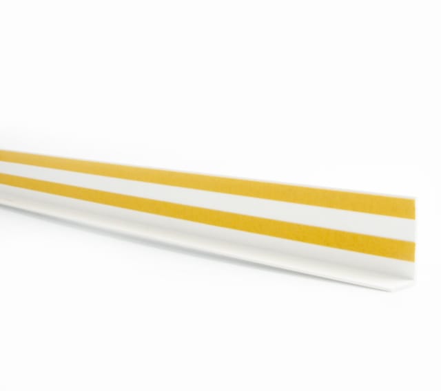 Primo - Winkelprofil weiß 220 cm 40 x 20 mm weiß selbstklebend Sockelleiste