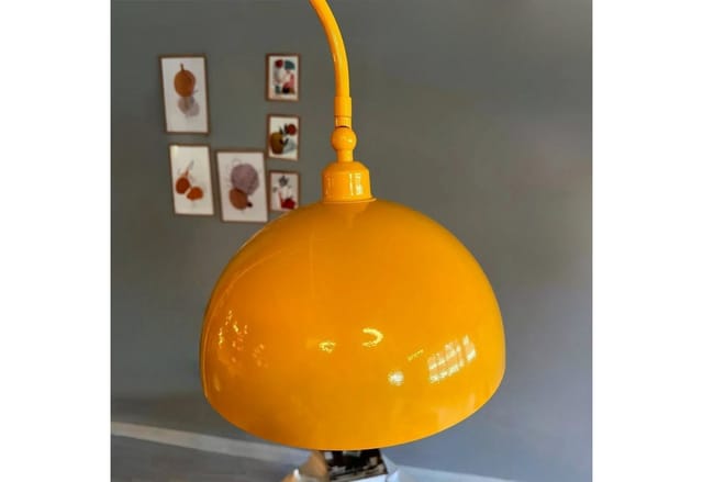 Moderne Stehlampe aus Gelb Metall mit Beweglichem Kopfteil, E27-Sockel, Moderne Stehlampe für Wohnzimmer oder Schlafzimmer