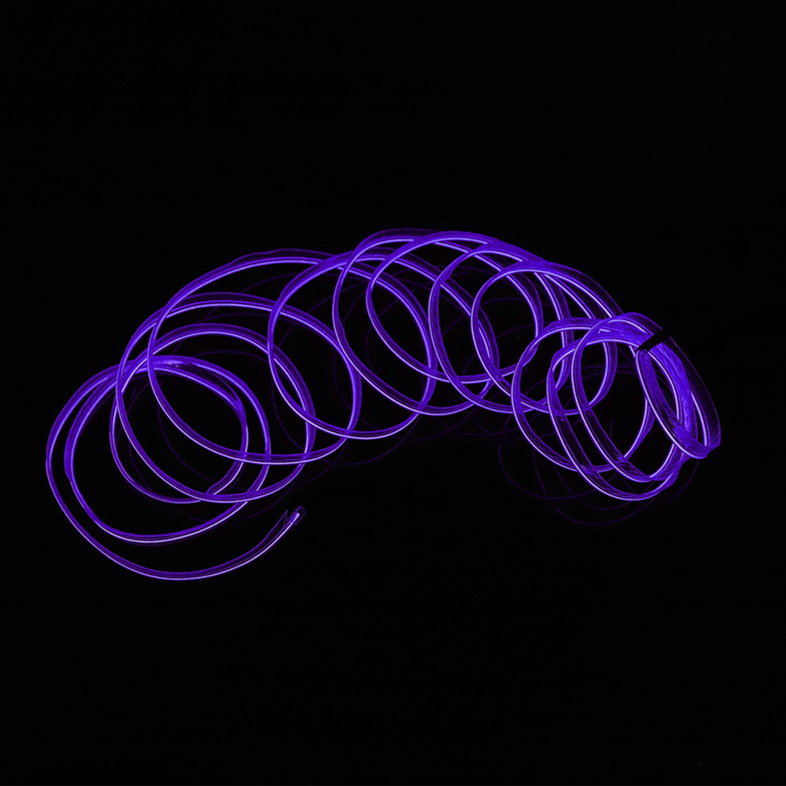 4 Meter Langer Led-lichtstreifen Mit El-kanten Zur Fahrzeugmodifikation, Stromversorgung Über Den Zigarettenanzünder, Sorgt Für Violette Ambientebeleuchtung Im Innenraum.