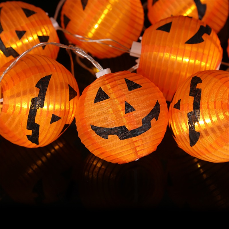 Dekorative Led-lichterkette In Kürbisform Für Halloween Mit Batteriefach Und 20 Led-kürbislaternen, Verziert Mit Einem Gruseligen Gesicht.