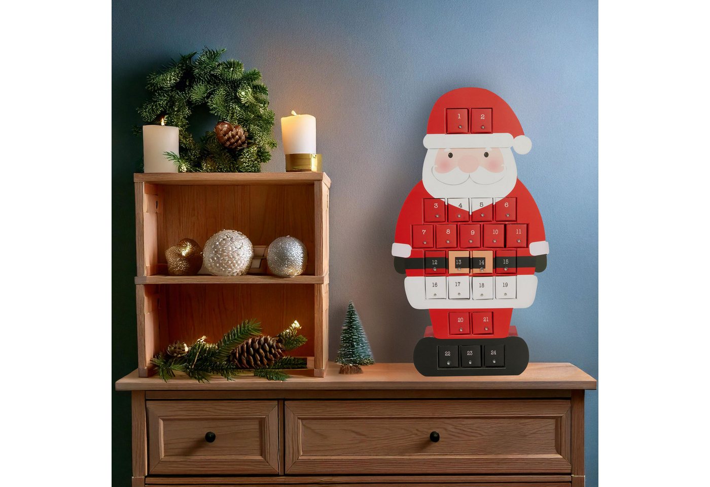 BRUBAKER befüllbarer Adventskalender Weihnachtsmann - Weihnachtskalender - 46 cm groß aus Pappe - Rot (Adventskalender zum Befüllen, 1-tlg), 24 Türchen für Gutscheine, Süßigkeiten und andere Überraschungen Bild 3