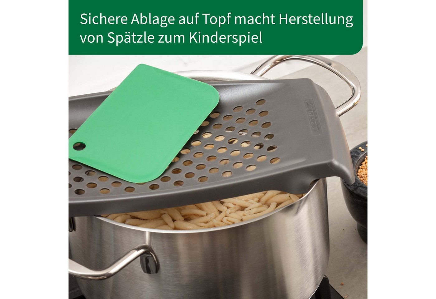 Chefkoch trifft Fackelmann Spätzlehobel Spätzlehobel und Teigschaber, Knöpfle-Maker, Teigwaren-Hersteller Bild 3