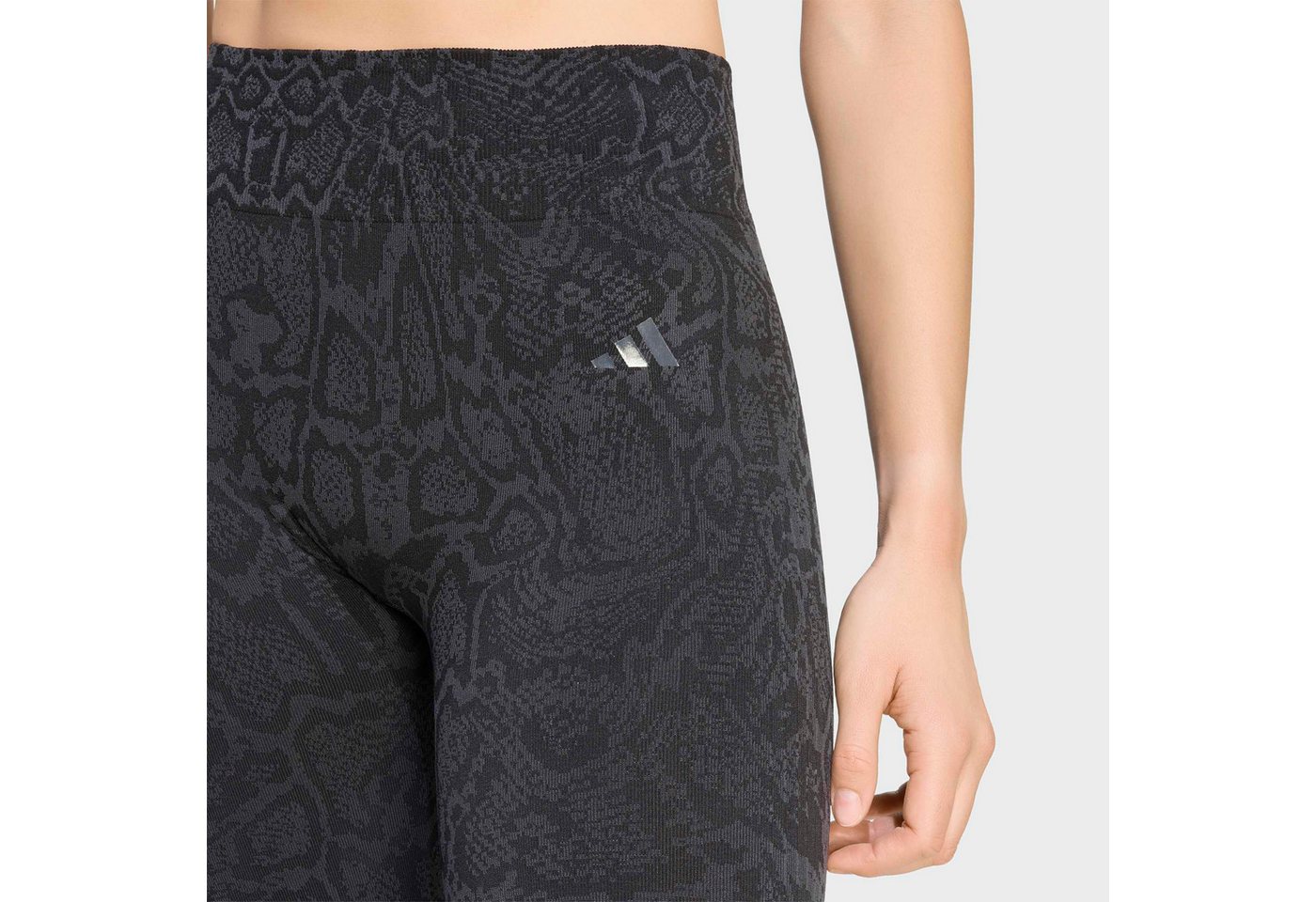 adidas Performance Trainingstights WORKOUT ESSENTIALS LEGGINGS, KOMPLETTE LÄNGE, KNIT SNAKE mit nahtloser Konstruktion, aus Stretch-Material, Full-Length-Schnitt Bild 4