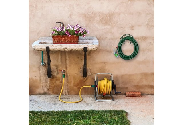 Relaxdays Schlauchhalter, Stahl, für 45 m 5/8" Schlauch, Gartenschlauch Halterung, Wand, HBT: 19 x 30,5 x 13,5 cm, grün