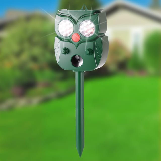 Solarbetriebenes Ultraschallgerät zur Abwehr von Katzen, Haustieren, Gartentieren, Waschbären, Hunden und Mardern mit Solarenergie und Blinklicht.