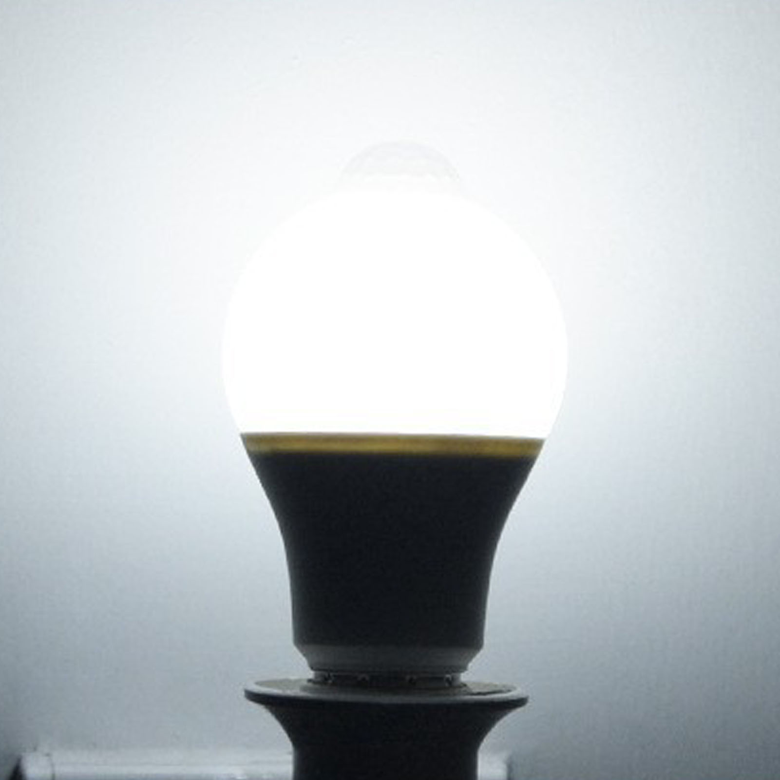 Led-lampe Mit Bewegungsmelder, E27-schraubsockel, Intelligente Infrarotbeleuchtung Für Flure Und Treppenhäuser, Energiesparende Beleuchtung.