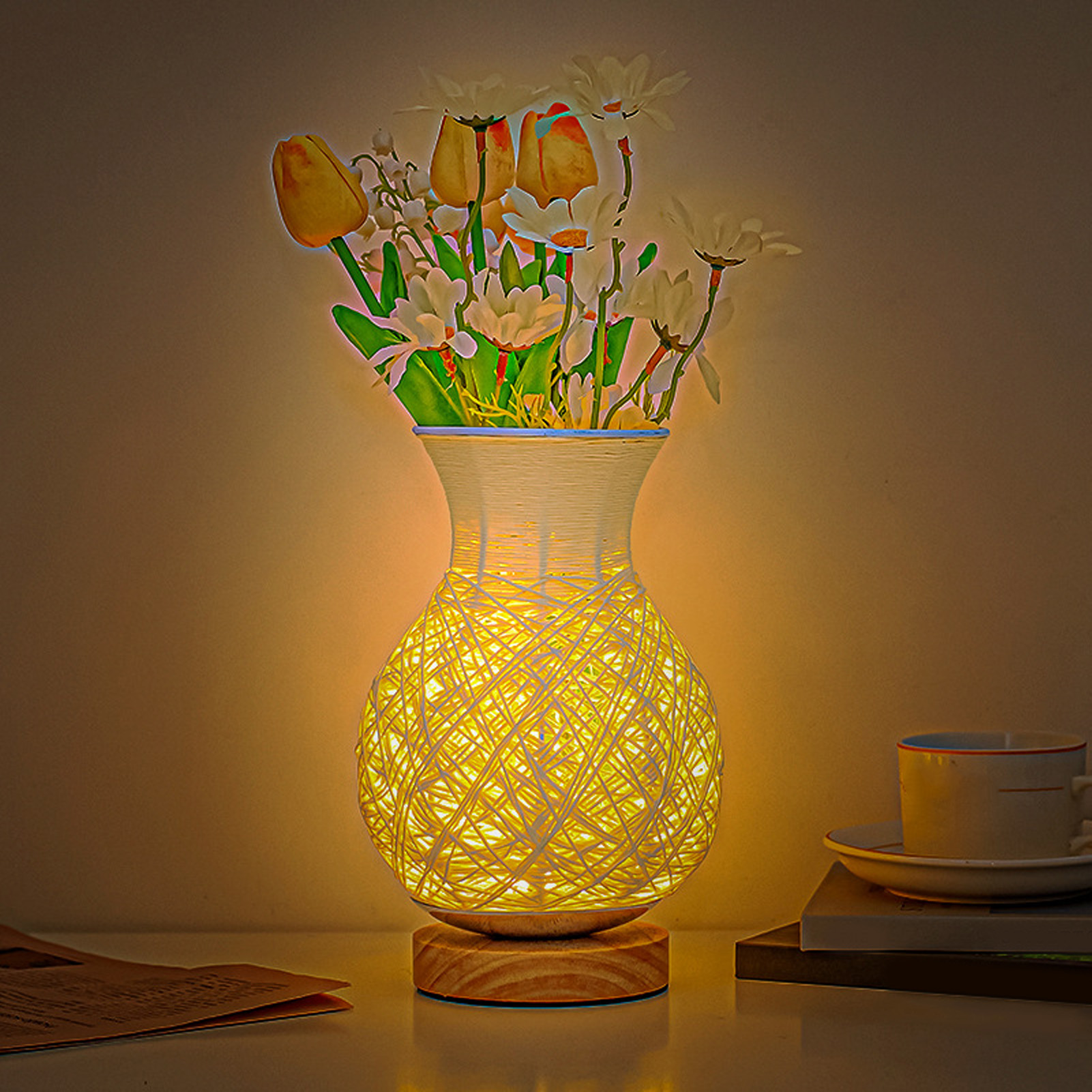 Kreative Nachttischlampe In Form Einer Vase, Verziert Mit Einem Geflochtenen Rattanmuster Und Einer Led-lampe, Die Eine Vase Mit Trockenblumen Nachahmt.