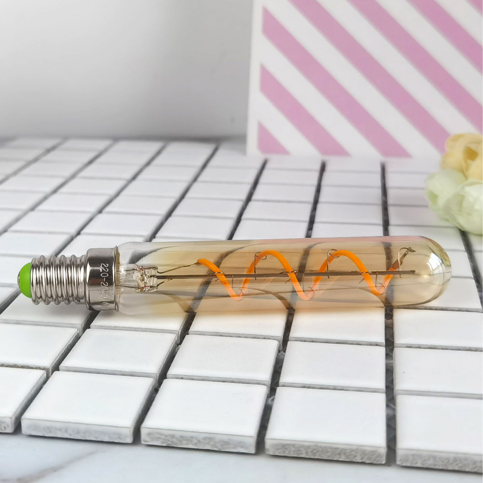Zwei Kleine T20120 Reagenzglasbirnen, Led-flexlampen, Dekorative Retro-beleuchtung, E14-schraubsockelbirnen, 220-240 V, Gold-ausführung.
