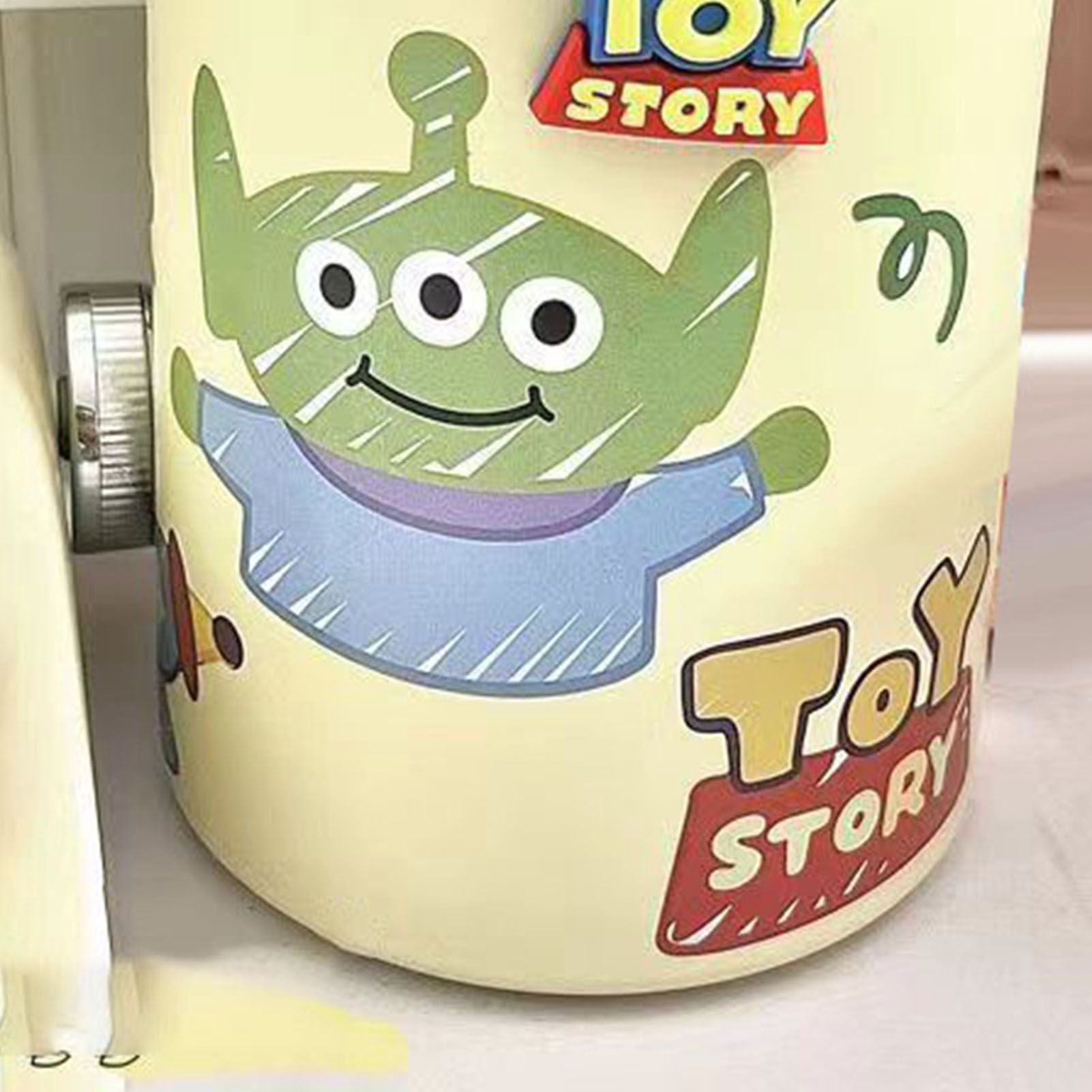 Kaffeebecher Mit Erdbeerbär-motiv, Isolierte Wasserflasche, Tragbarer Becher, Femininer Instagram-style, Hochwertiger Bürobecher Aus Edelstahl 304, Drei Augen