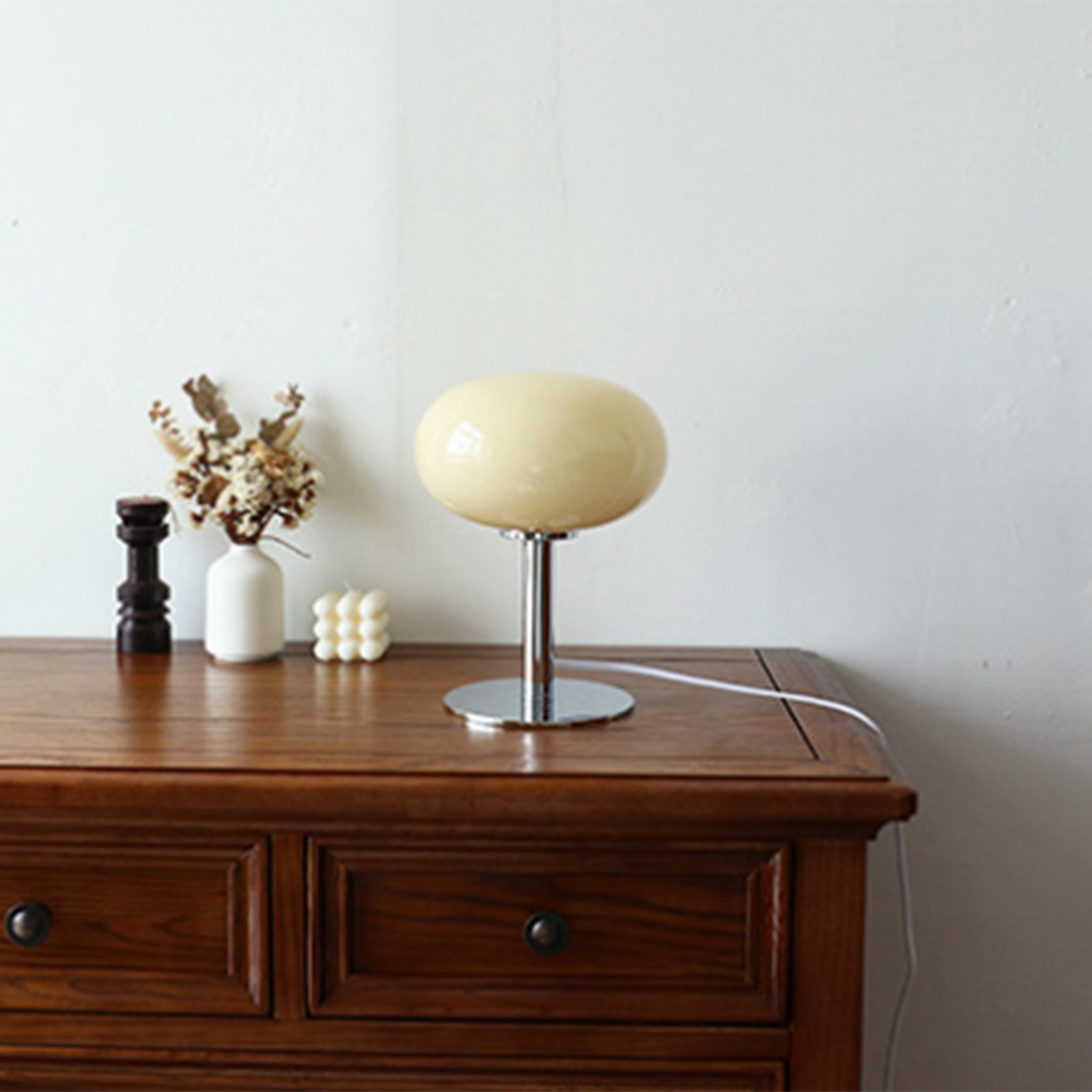 Ins Bauhaus Macaron Glas-tischleuchte, Kinderlampe, Nachttischlampe, Trendige Dekolampe, Mädchenhafter Stil, Usb-knopfschalter, Beige, Neues Eierkuchen-design + Dünner Fuß.