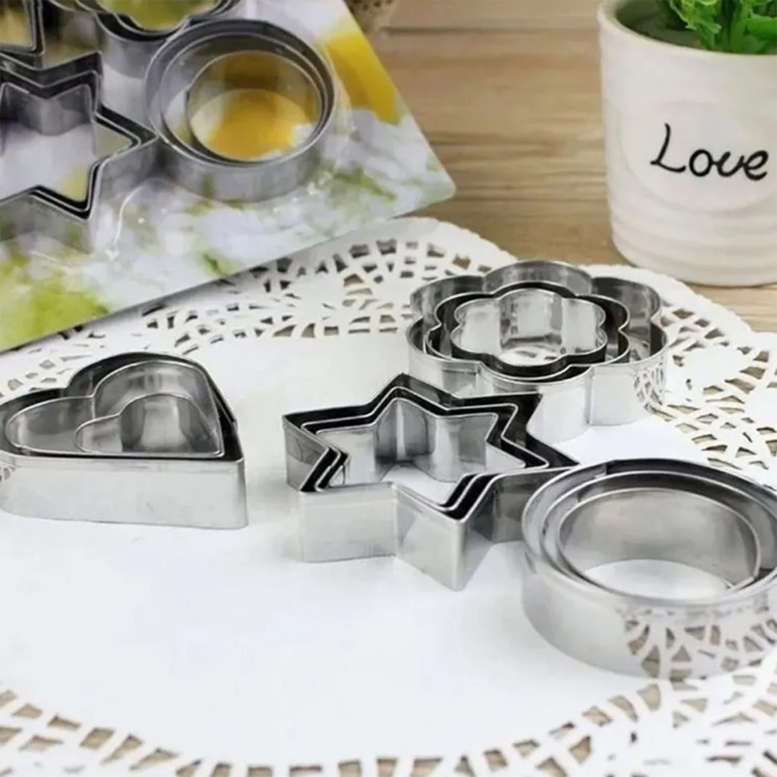 Set Mit 24 Polygonalen Ausstechformen Aus Edelstahl, Verpackt In Einem Opp-beutel, Sternförmige Runde Ausstechformen, Huayang Ausstechformen, 24-teiliges Metallset.