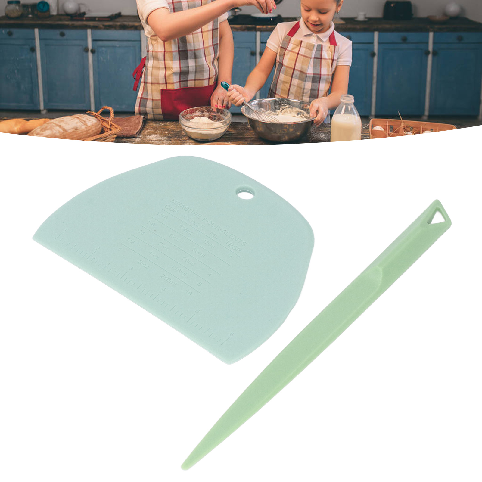 Backutensilien (grün), Darunter Ein Tranchiermesser Und Ein Modelliermesser
