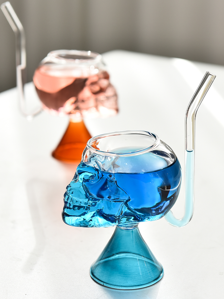 250-ml-becher In Form Eines Vampirschädels Mit Orangefarbenem Hintergrund