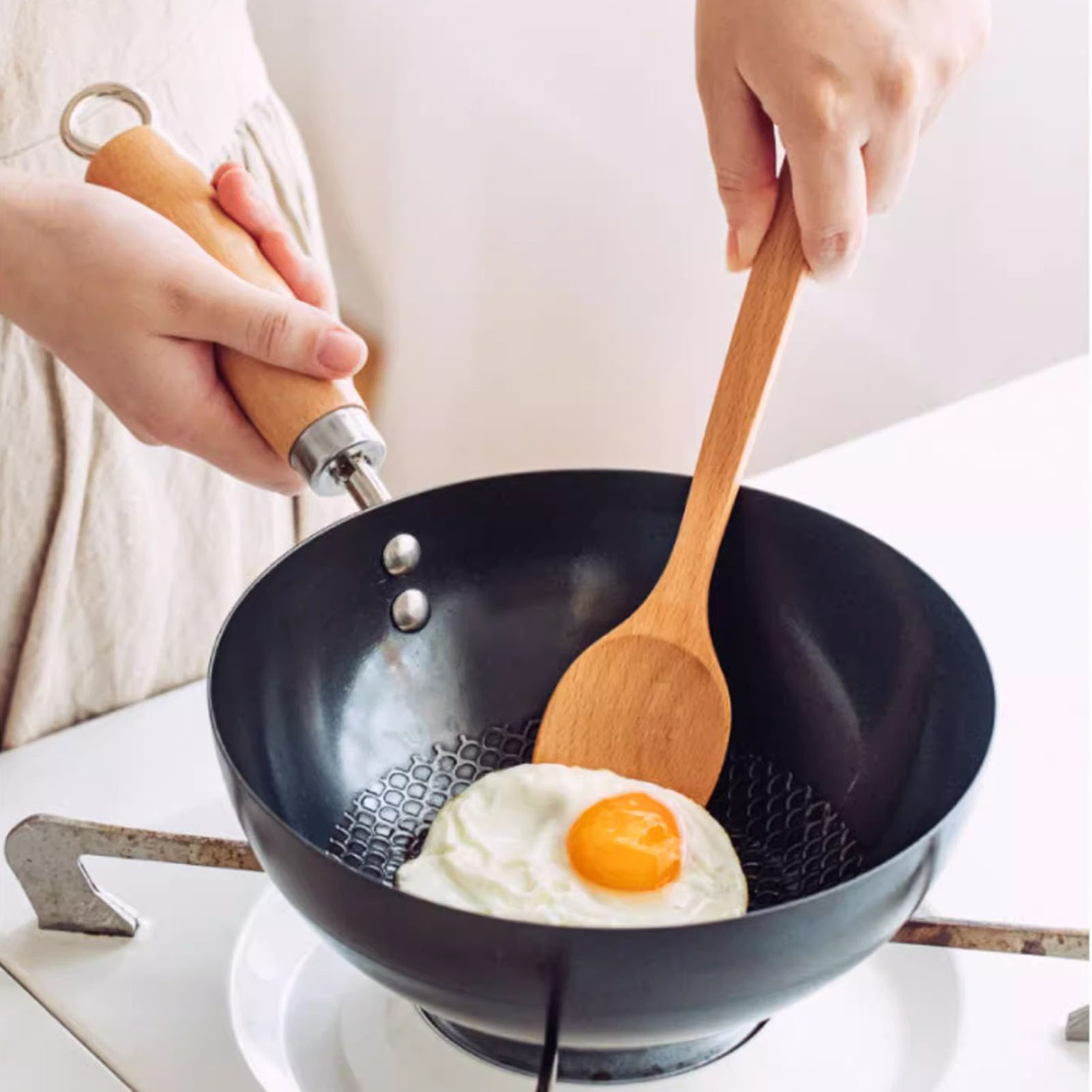 Mini-bratpfanne Aus Schwarzem Antihaftmaterial Für Eine Person, 24 Cm.