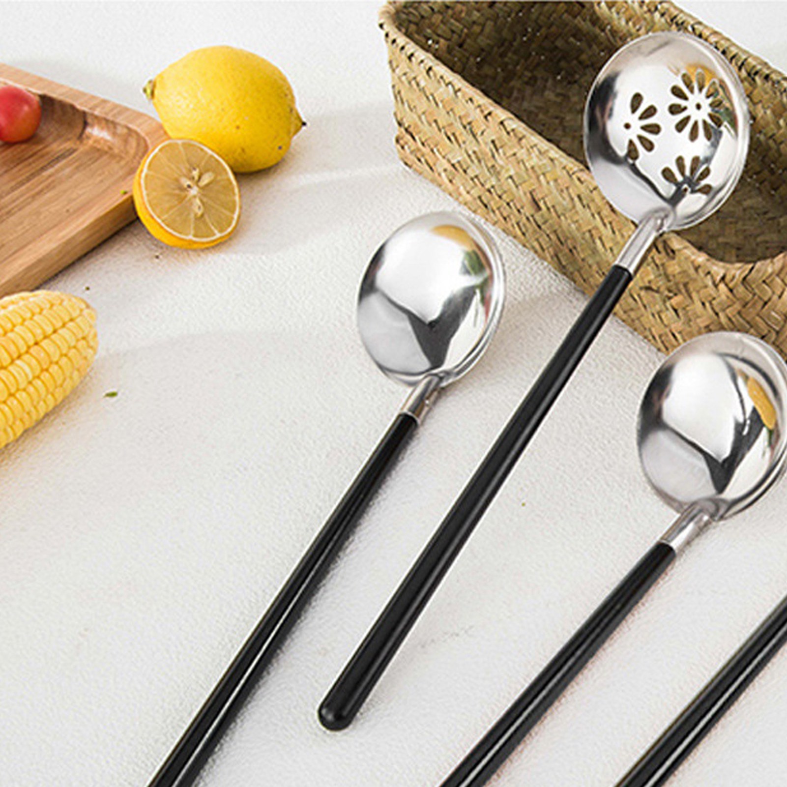 26 Cm Großer, Runder Koreanischer Fonduelöffel (mala Tang) Aus Japanischem Edelstahl Mit Schwarzem Gummigriff Und Sieb