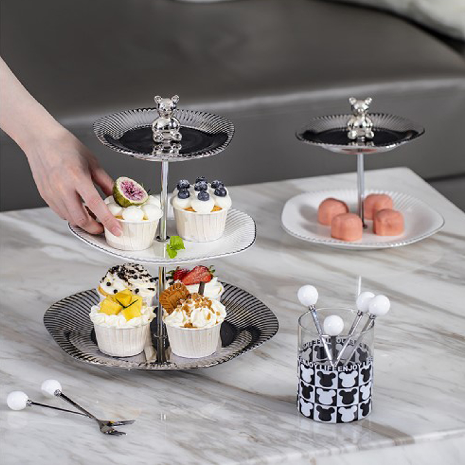 Luxuriöses, Dekoratives Obsttablett Mit Silbernem Rand, Mehrstöckiges Desserttablett, Kuchen- Und Obsttablett, Ideal Für Zuhause, Wohnzimmer, Couchtisch, Und Dreistöckiges Silbernes Bärentablett Zum S