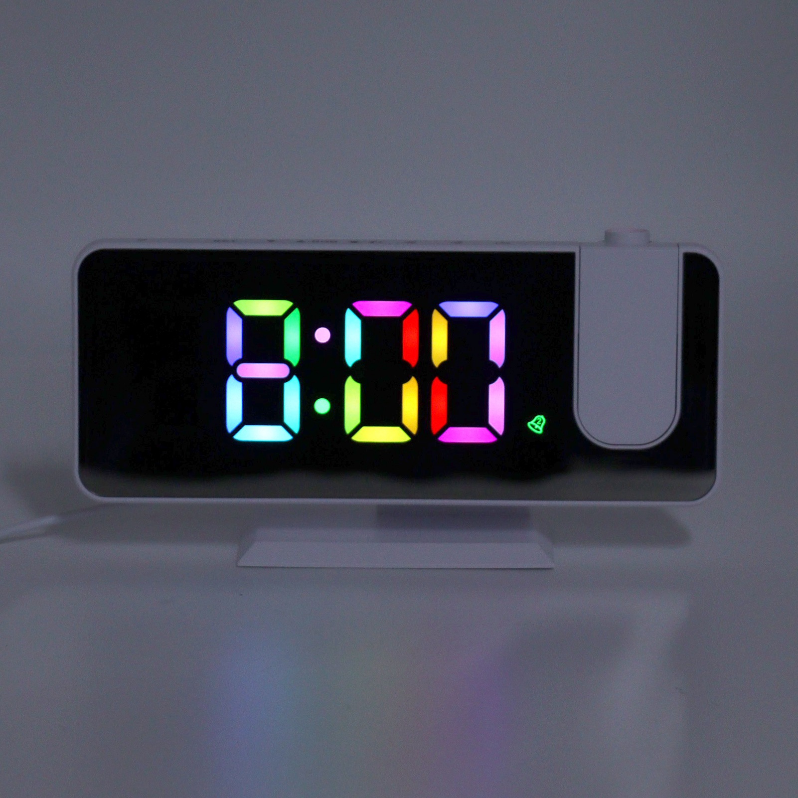 Weißer Elektronischer Wecker Mit Zwei Alarmen Und Großem Spiegeldisplay Mit Rgb-farbverlaufsprojektion