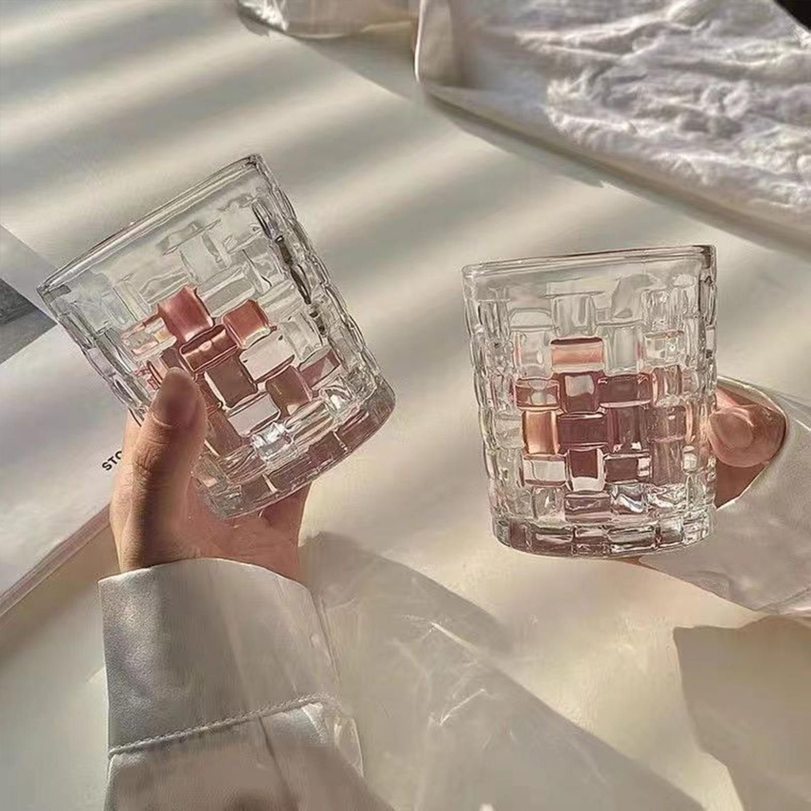 Hoher, Transparenter, Gewebter Becher, 301-400 Ml, Geprägter Haushaltsbecher Für Wasser, Saft, Kaffee Und Kaltgetränke.