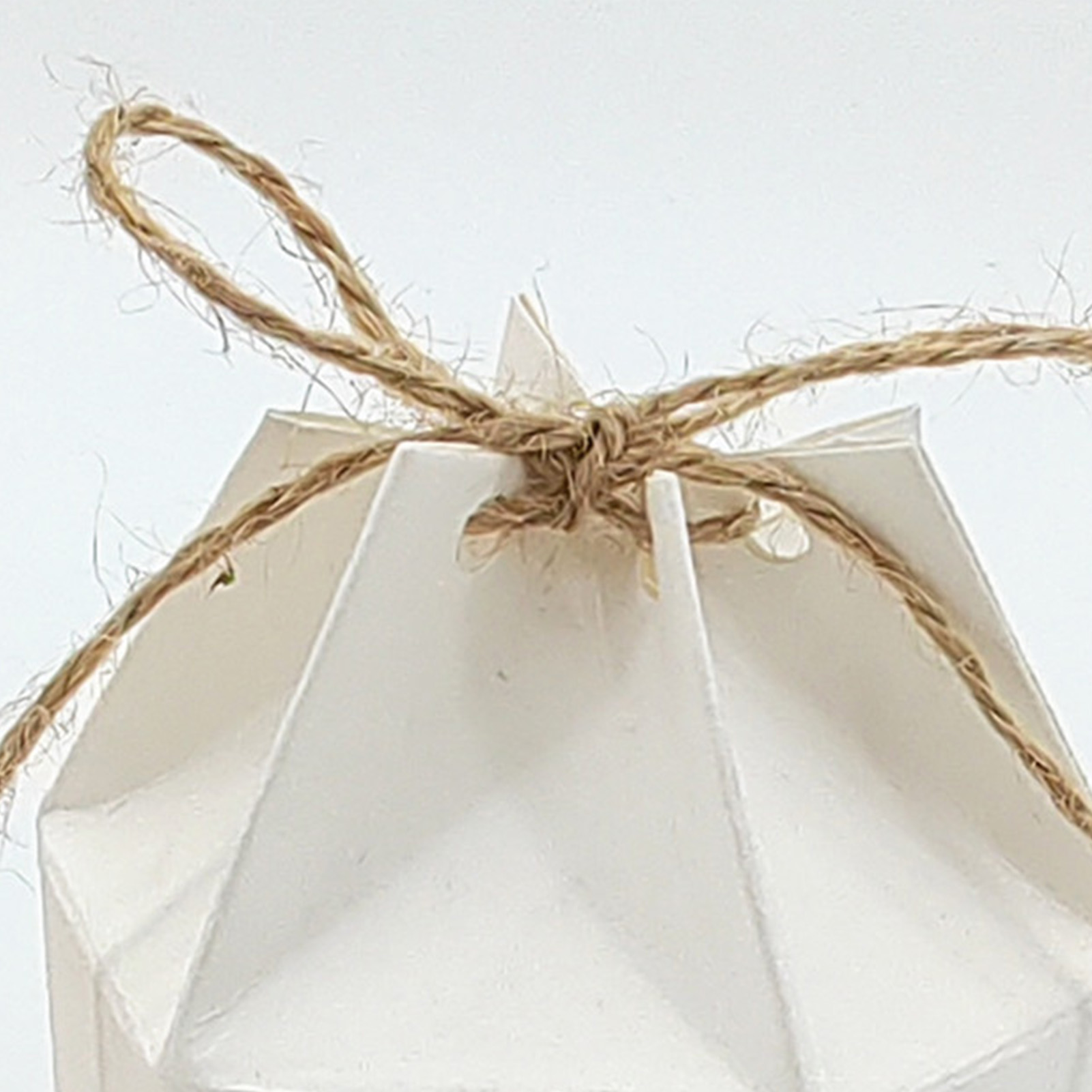 50 Kreative Und Elegante Sechseckige Gastgeschenkboxen Für Hochzeiten, Ein Geschenkset Im Wald-design, Eine Geschenkverpackung Für Hochzeitsgeschenke, Bestehend Aus Einer Weißen Sechseckigen Box, Eine