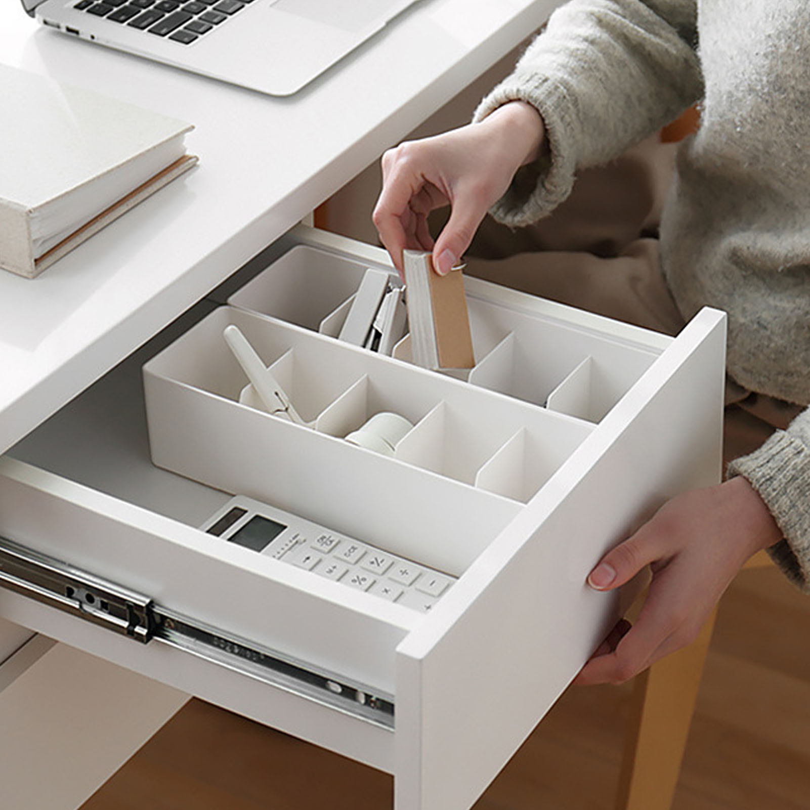 Unterteilte Aufbewahrungsboxen Für Kleiderschränke, Schubladen, Unterwäsche, Socken Und Schreibtische Stapelbare Aufbewahrungsboxen Für Büromaterialien Mit Vier Fächern.