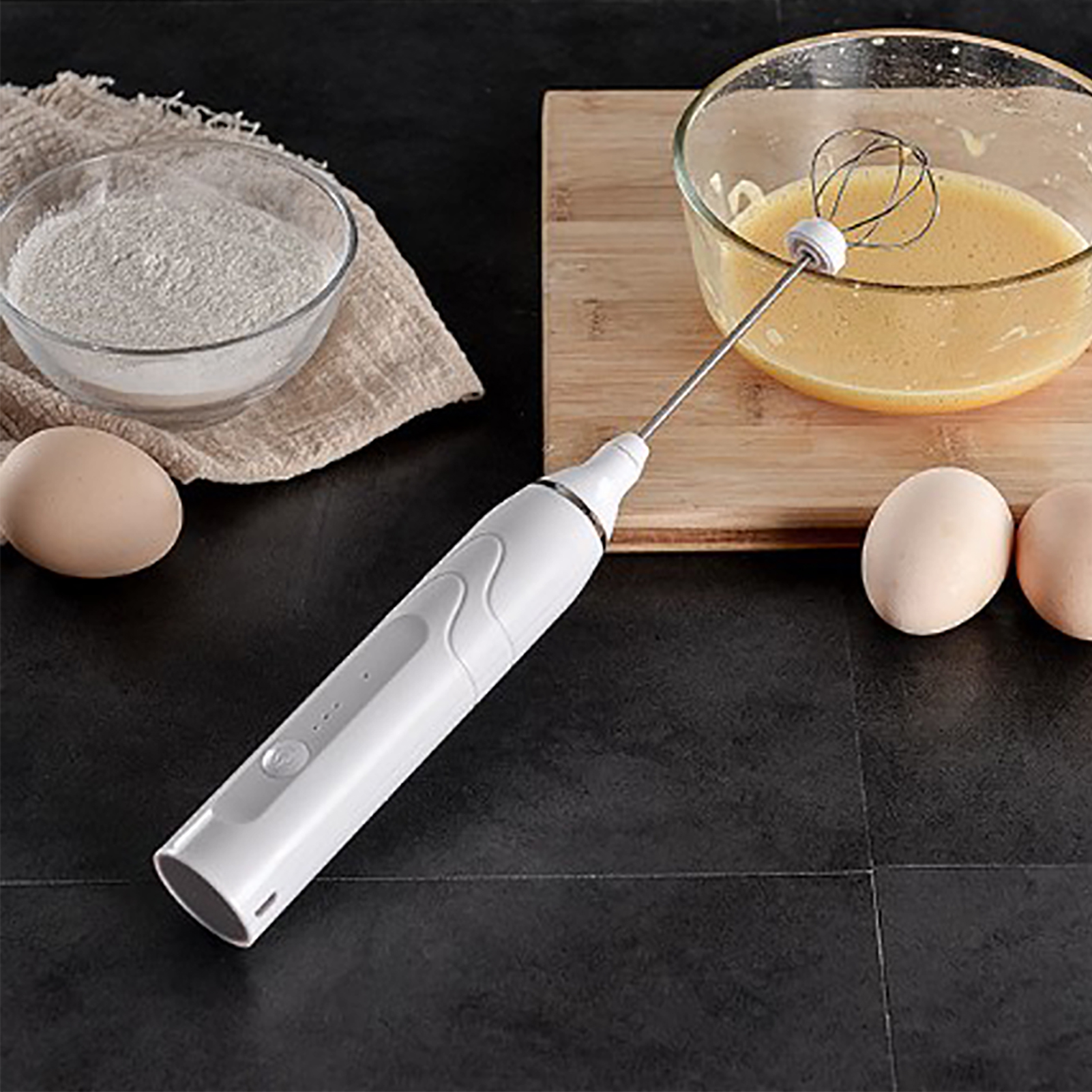 Automatischer Eierquirl Aus Weißem Kunststoff Mit Usb-anschluss, Milch-/kaffeeaufschäumer.