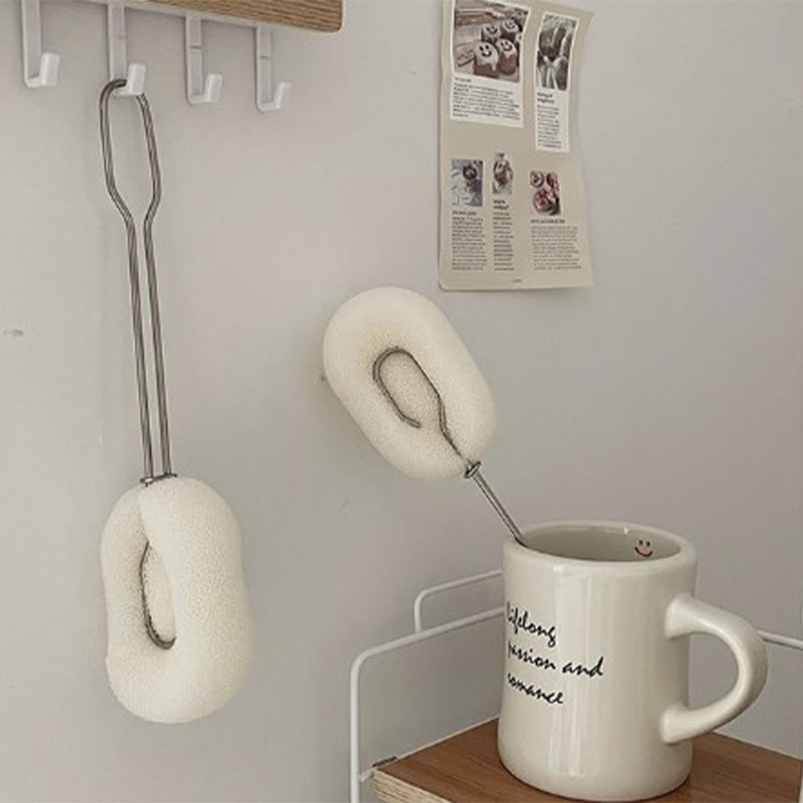 Langstielige Edelstahl-reinigungsbürste Mit Integriertem Schwamm Zum Entfernen Von Flecken Und Reinigen Von Geschirr. Austauschbare Bürstenköpfe Erhältlich. 24 Cm.