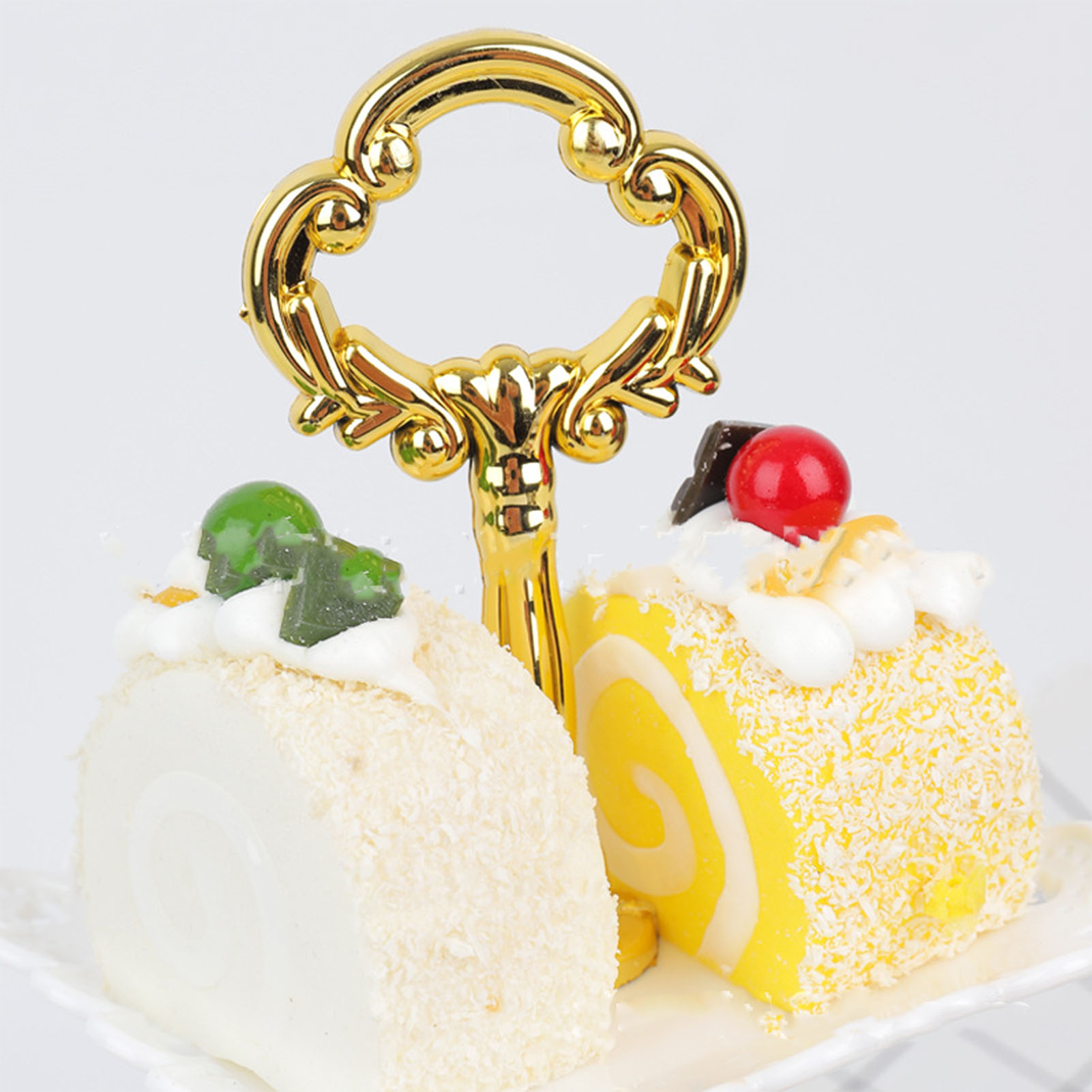 Großer, Weißer, Dreistöckiger, Quadratischer Obstständer Im Europäischen Stil, Dreistöckiger Kuchen- Und Dessertständer Kann Auch Süßigkeiten Und Sirup Aufnehmen.