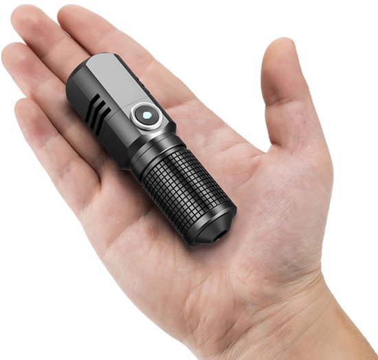 Diese Neue, Leistungsstarke Mini-taschenlampe Verfügt Über Einen Led-laser Mit Großer Reichweite Und Ein Superhelles, Wiederaufladbares P50-zoomobjektiv Mit Typ-c-anschluss.