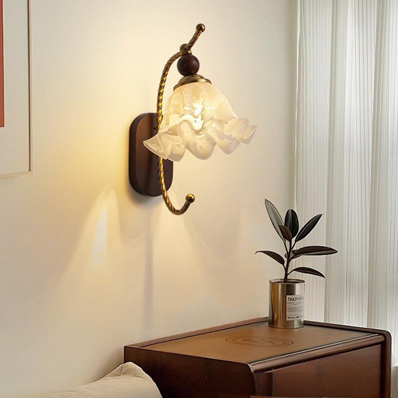 Wandleuchte Aus Milchglas – Mittelalterliches Blumendesign – Fest Verbunden – Gold Mit Holz – Wandleuchte Im Vintage-landhausstil – Flur – Bauernhaus