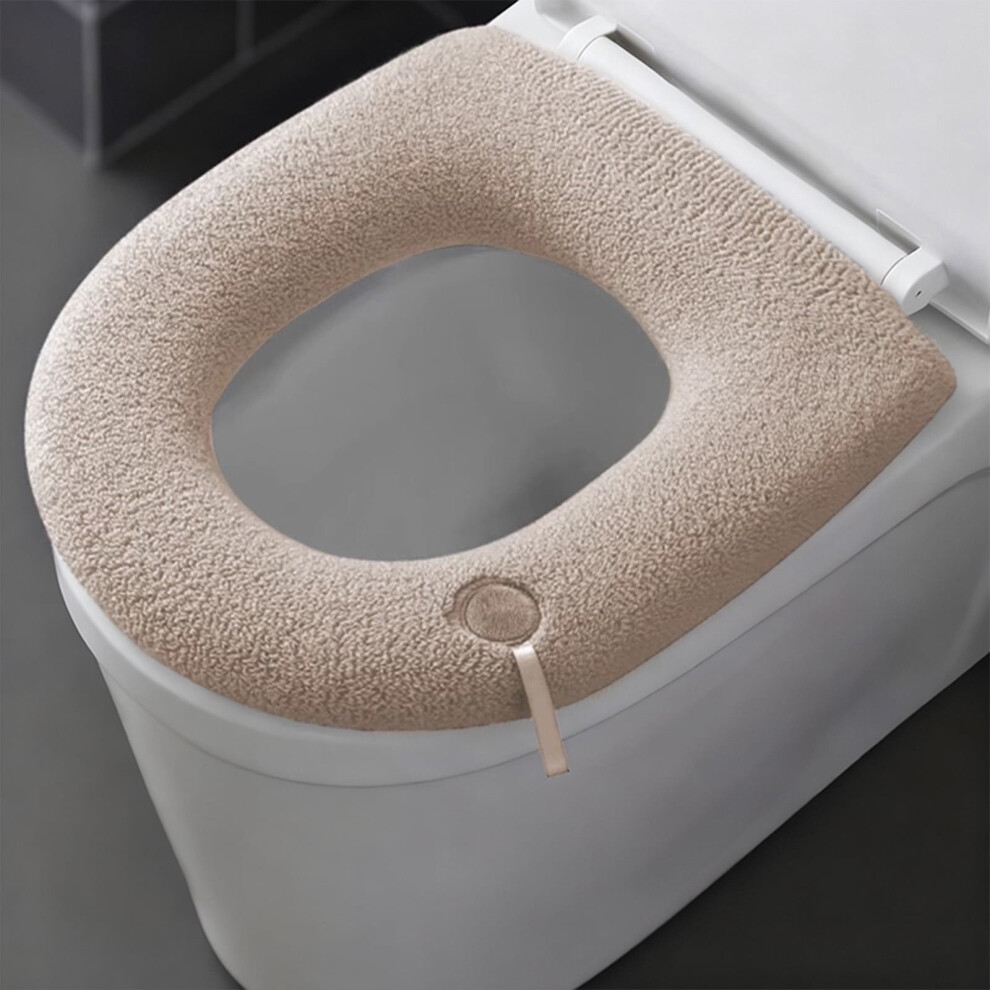Ein Set Aus 5 Dicken, Beigefarbenen Toilettensitzbezügen Aus Flanell