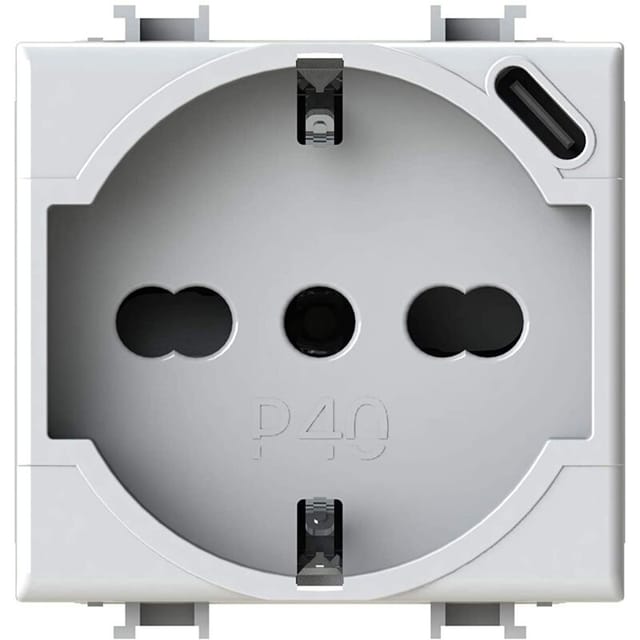 4Box zweipolig und Schuko Steckdose P40 Buchse mit usb 3.0A Bticino Matix 4B.AM.P40