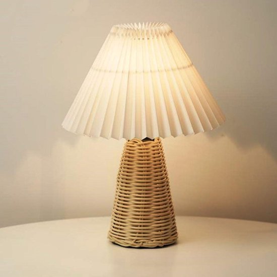 Vintage-tischlampe Aus Rattan Für Schlaf- Und Wohnzimmer
