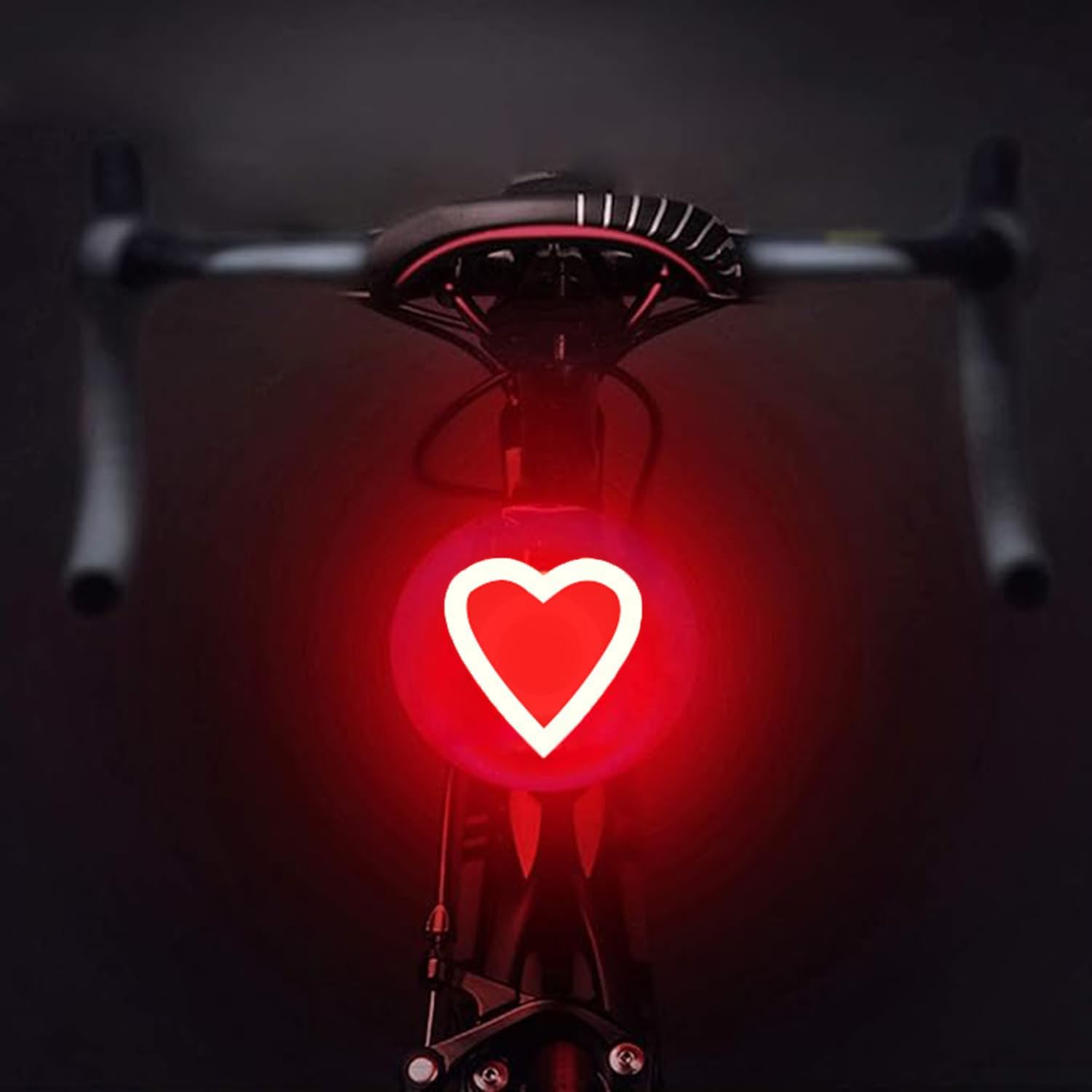 Wiederaufladbares Led-fahrradrücklicht, Warnlicht Für Mehr Sicherheit Beim Fahren In Der Nacht, Niedliches Fahrradzubehör, Helles Herzförmiges Rücklicht.
